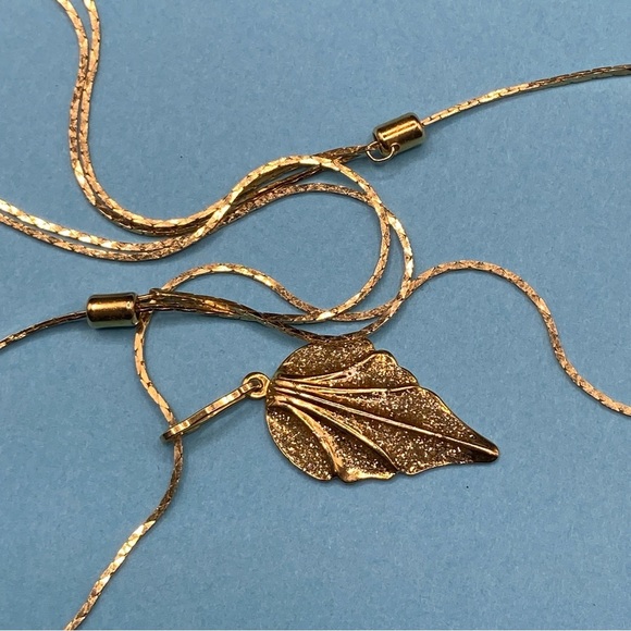 Vintage Diamond Dust Leaf Pendant & Adjustable Slider Gold Tone Chain - Picture 6 of 7
